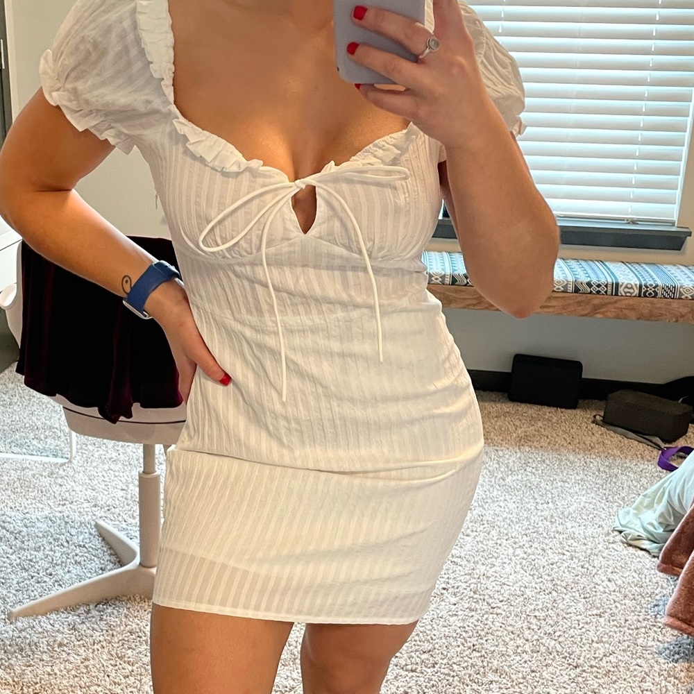 White bodycon dress